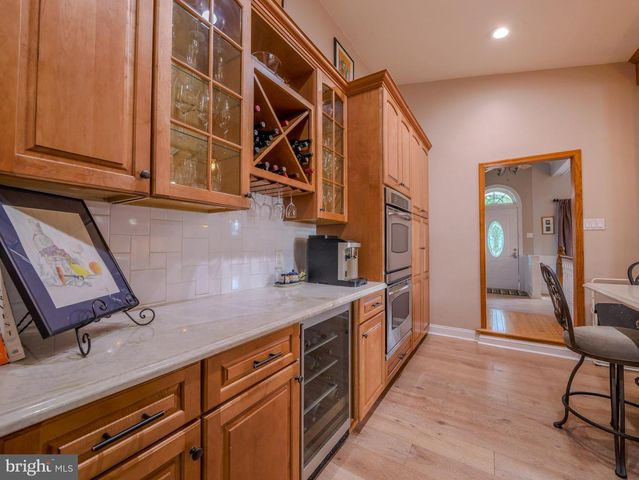 516 PORTLAND DR, Broomall, PA 19008