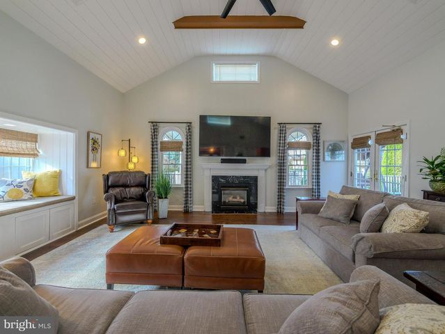 516 PORTLAND DR, Broomall, PA 19008