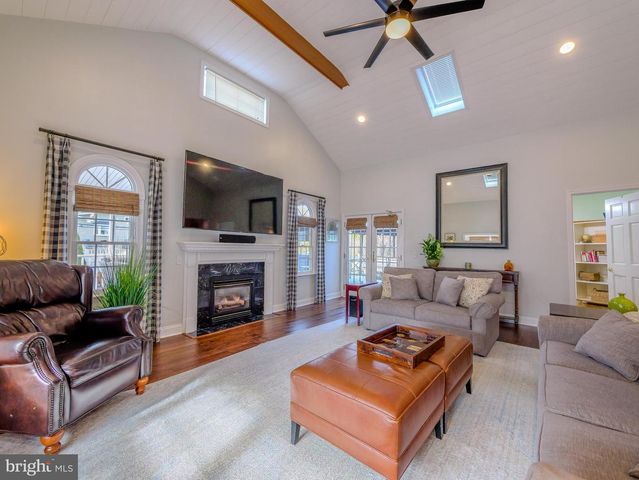 516 PORTLAND DR, Broomall, PA 19008