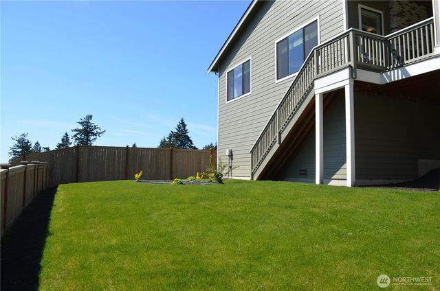 9520 38th Street E, Edgewood, WA 98371