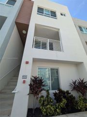 2505 NE 193rd St 4205, Miami, FL 33180