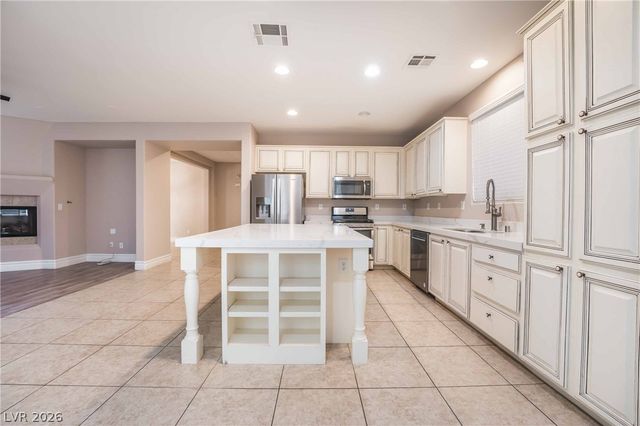 220 VIA MEZZA LUNA Court, Henderson, NV 89011