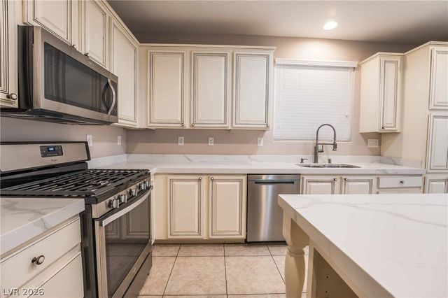 220 VIA MEZZA LUNA Court, Henderson, NV 89011