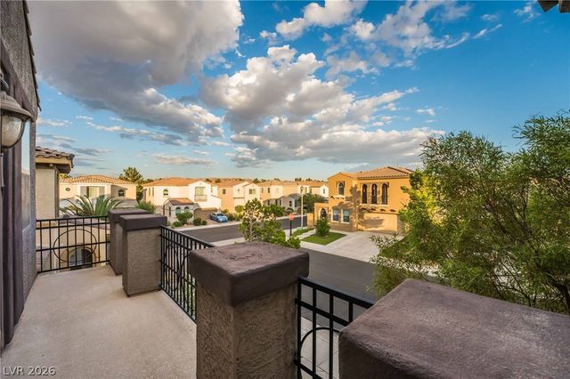 220 VIA MEZZA LUNA Court, Henderson, NV 89011