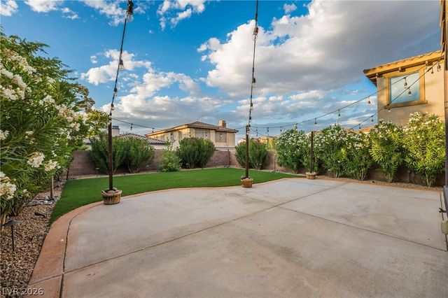 220 VIA MEZZA LUNA Court, Henderson, NV 89011