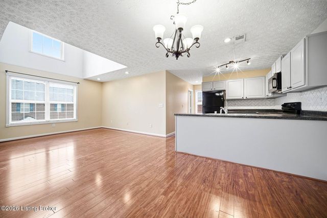 8514 Grand Neptune Dr, Louisville, KY 40228