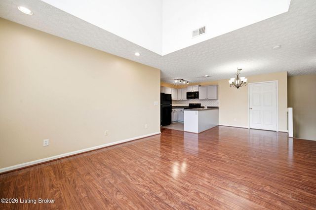 8514 Grand Neptune Dr, Louisville, KY 40228