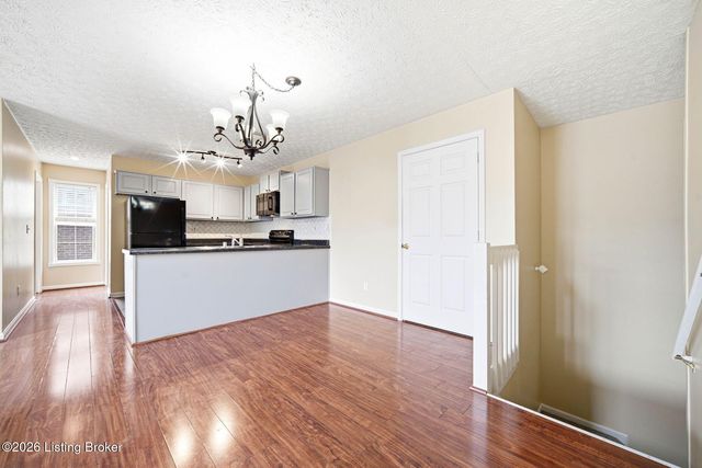 8514 Grand Neptune Dr, Louisville, KY 40228