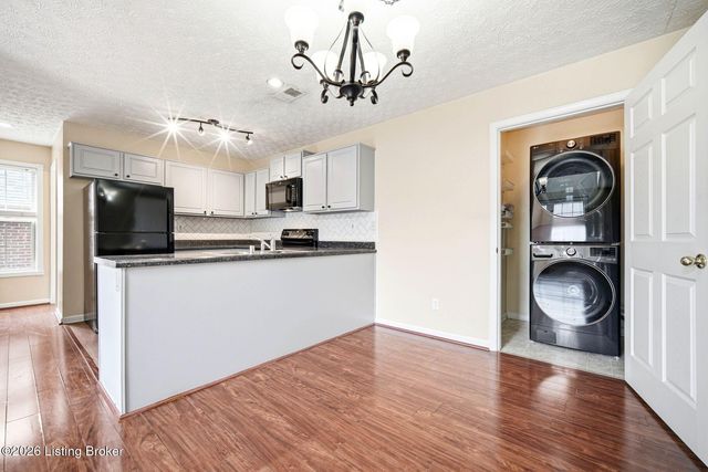 8514 Grand Neptune Dr, Louisville, KY 40228