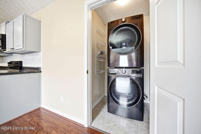 8514 Grand Neptune Dr, Louisville, KY 40228
