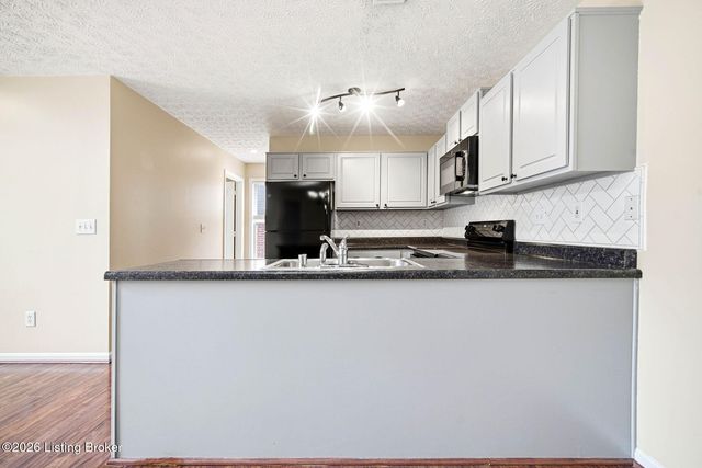 8514 Grand Neptune Dr, Louisville, KY 40228