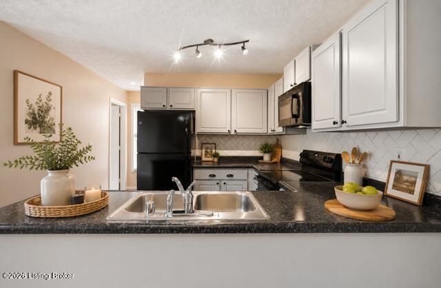 8514 Grand Neptune Dr, Louisville, KY 40228