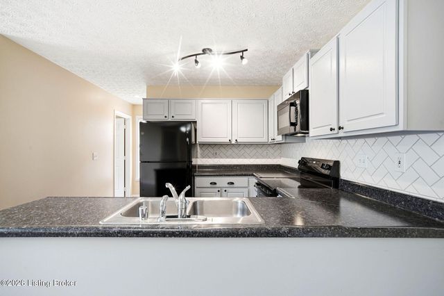 8514 Grand Neptune Dr, Louisville, KY 40228