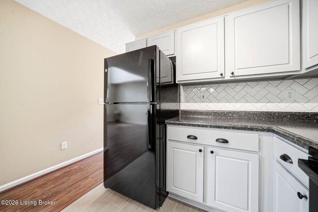 8514 Grand Neptune Dr, Louisville, KY 40228