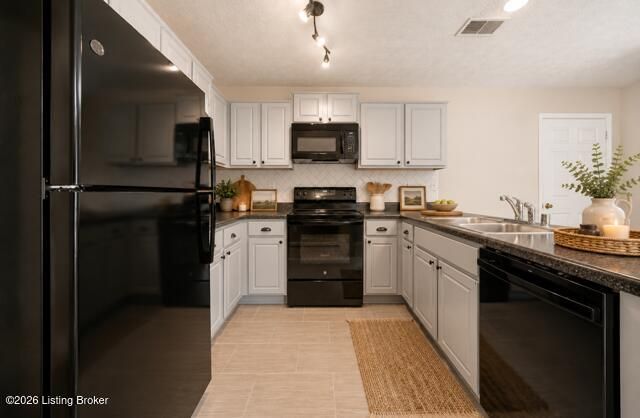 8514 Grand Neptune Dr, Louisville, KY 40228