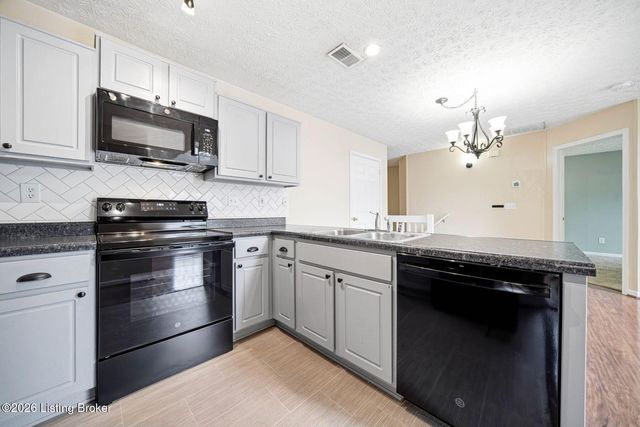 8514 Grand Neptune Dr, Louisville, KY 40228