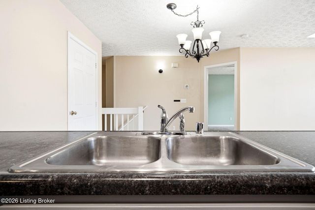 8514 Grand Neptune Dr, Louisville, KY 40228