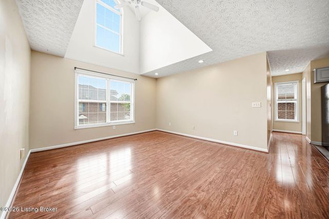 8514 Grand Neptune Dr, Louisville, KY 40228