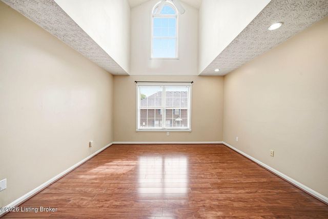 8514 Grand Neptune Dr, Louisville, KY 40228