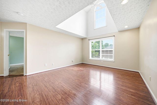 8514 Grand Neptune Dr, Louisville, KY 40228