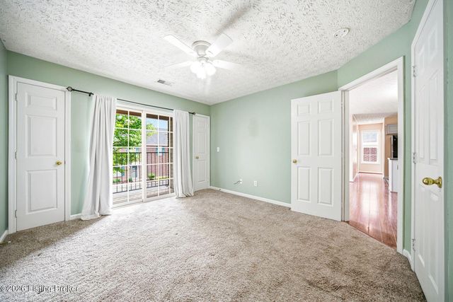 8514 Grand Neptune Dr, Louisville, KY 40228