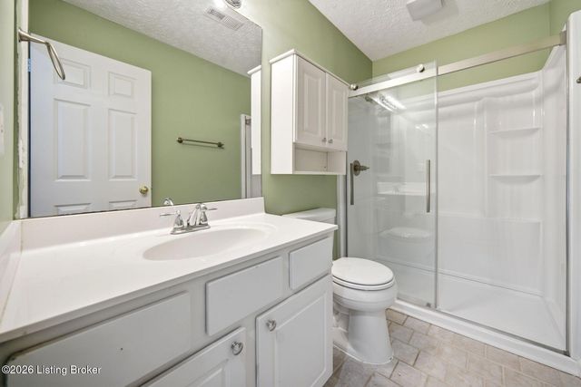 8514 Grand Neptune Dr, Louisville, KY 40228