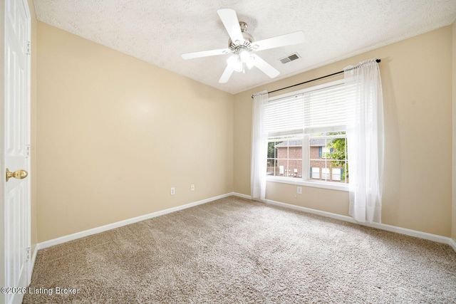 8514 Grand Neptune Dr, Louisville, KY 40228