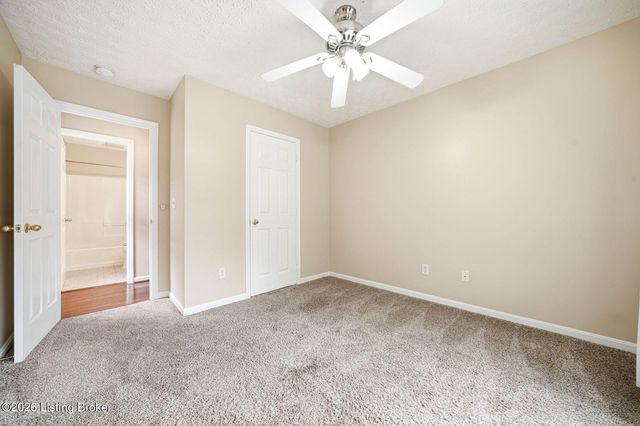 8514 Grand Neptune Dr, Louisville, KY 40228