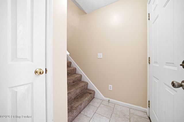8514 Grand Neptune Dr, Louisville, KY 40228