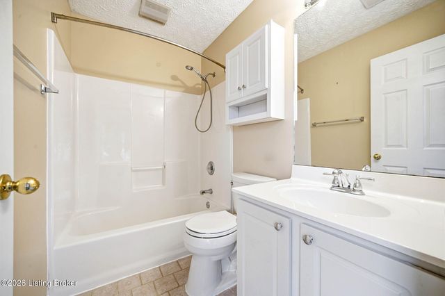 8514 Grand Neptune Dr, Louisville, KY 40228