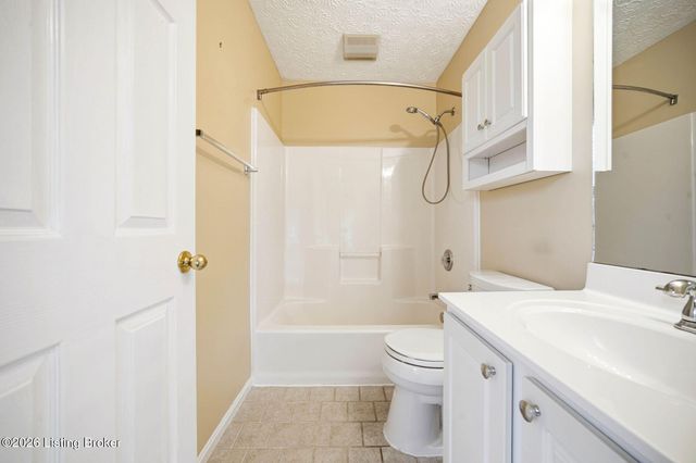 8514 Grand Neptune Dr, Louisville, KY 40228