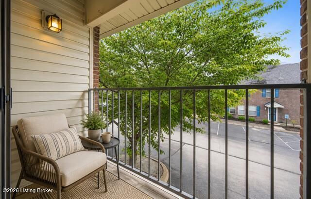 8514 Grand Neptune Dr, Louisville, KY 40228