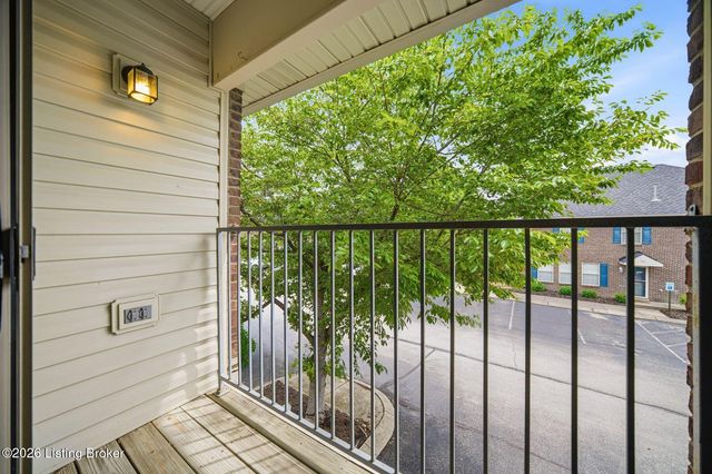 8514 Grand Neptune Dr, Louisville, KY 40228