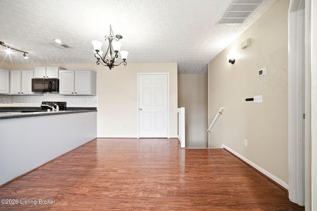 8514 Grand Neptune Dr, Louisville, KY 40228