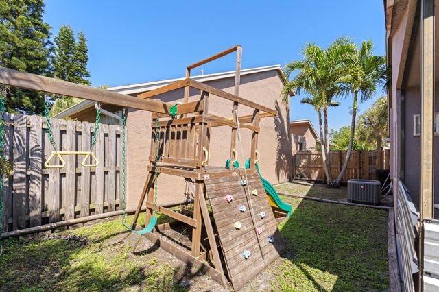 8584 Shawe Way, Boca Raton, FL 33433