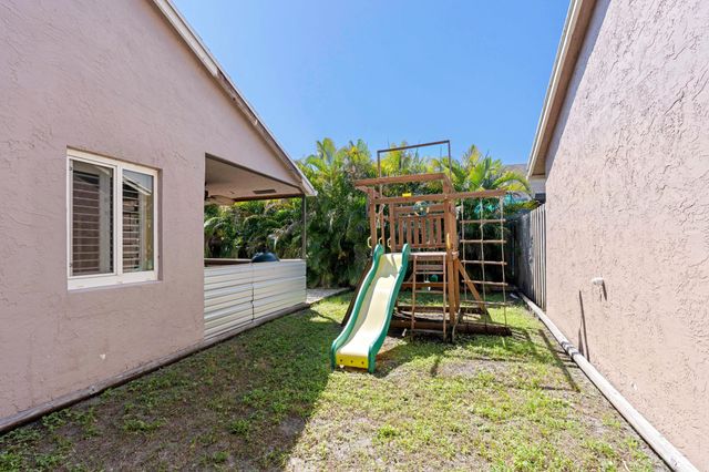 8584 Shawe Way, Boca Raton, FL 33433