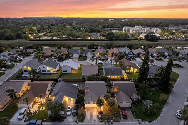 8584 Shawe Way, Boca Raton, FL 33433