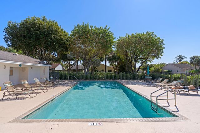 8584 Shawe Way, Boca Raton, FL 33433