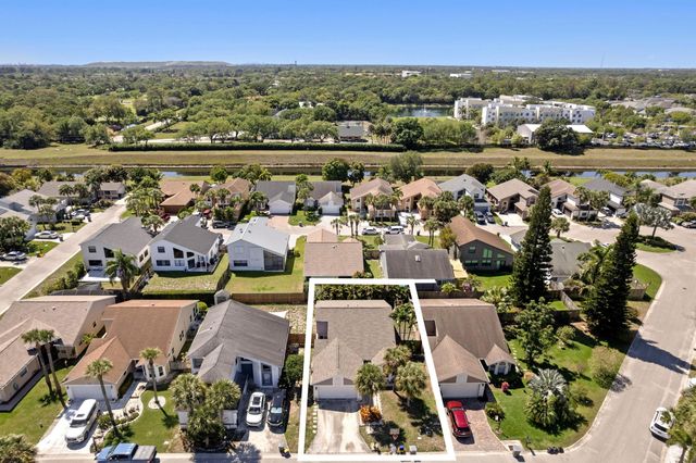 8584 Shawe Way, Boca Raton, FL 33433