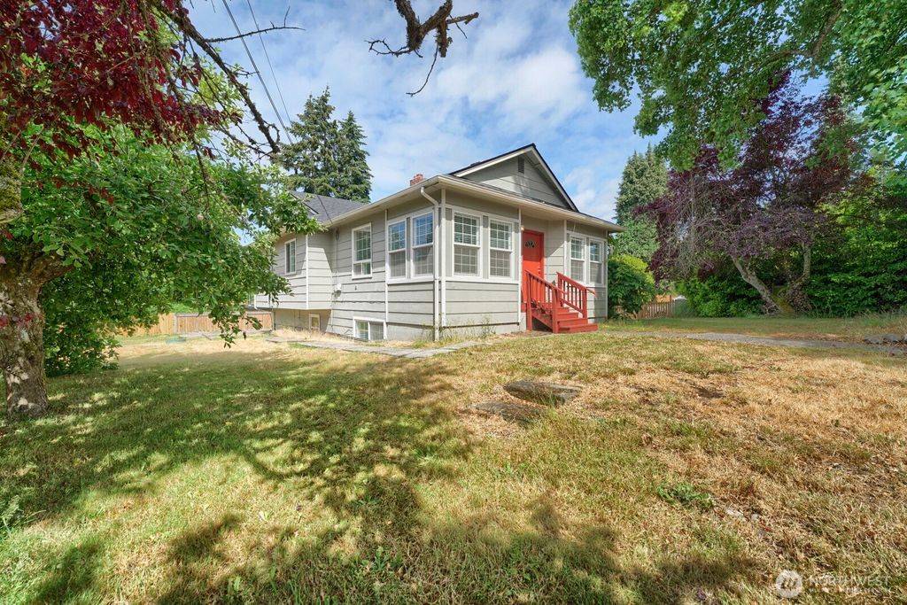 19401 8th Avenue S, Des Moines, WA 98148
