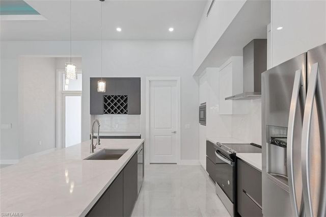 1123 NE 10th ST, Cape Coral, FL 33909