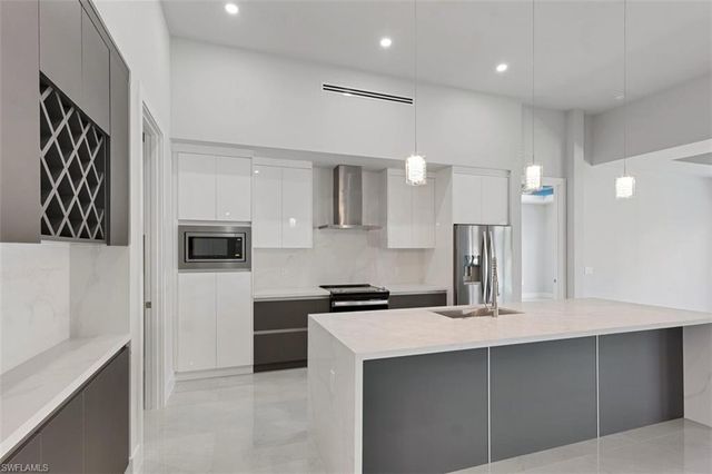 1123 NE 10th ST, Cape Coral, FL 33909