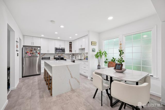 2 Winslow Road, Monroe, NJ 08831