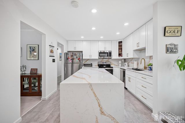 2 Winslow Road, Monroe, NJ 08831