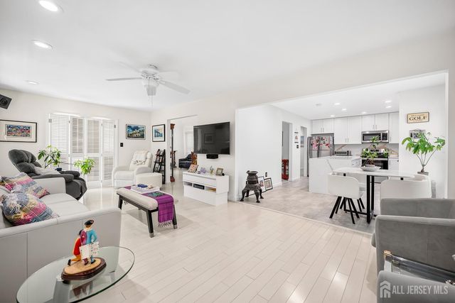 2 Winslow Road, Monroe, NJ 08831