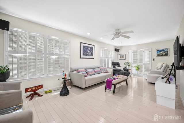 2 Winslow Road, Monroe, NJ 08831