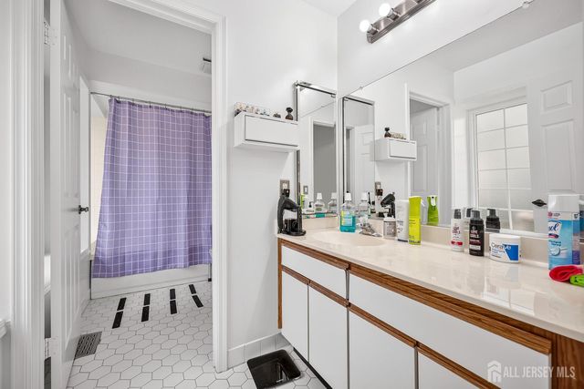 2 Winslow Road, Monroe, NJ 08831