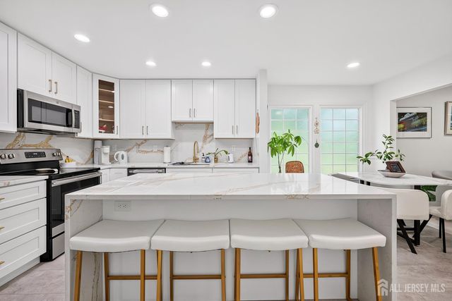 2 Winslow Road, Monroe, NJ 08831