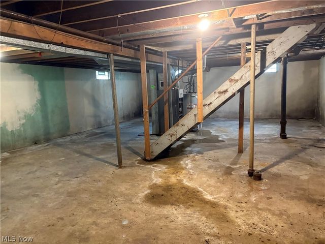 860 Mercer Avenue, Akron, OH 44320