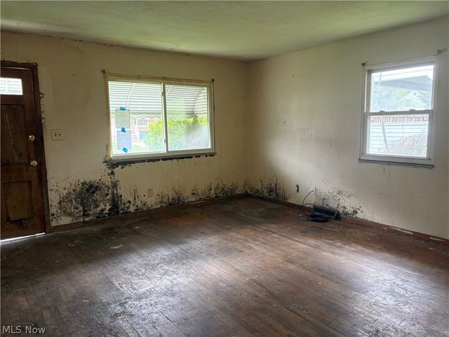 860 Mercer Avenue, Akron, OH 44320